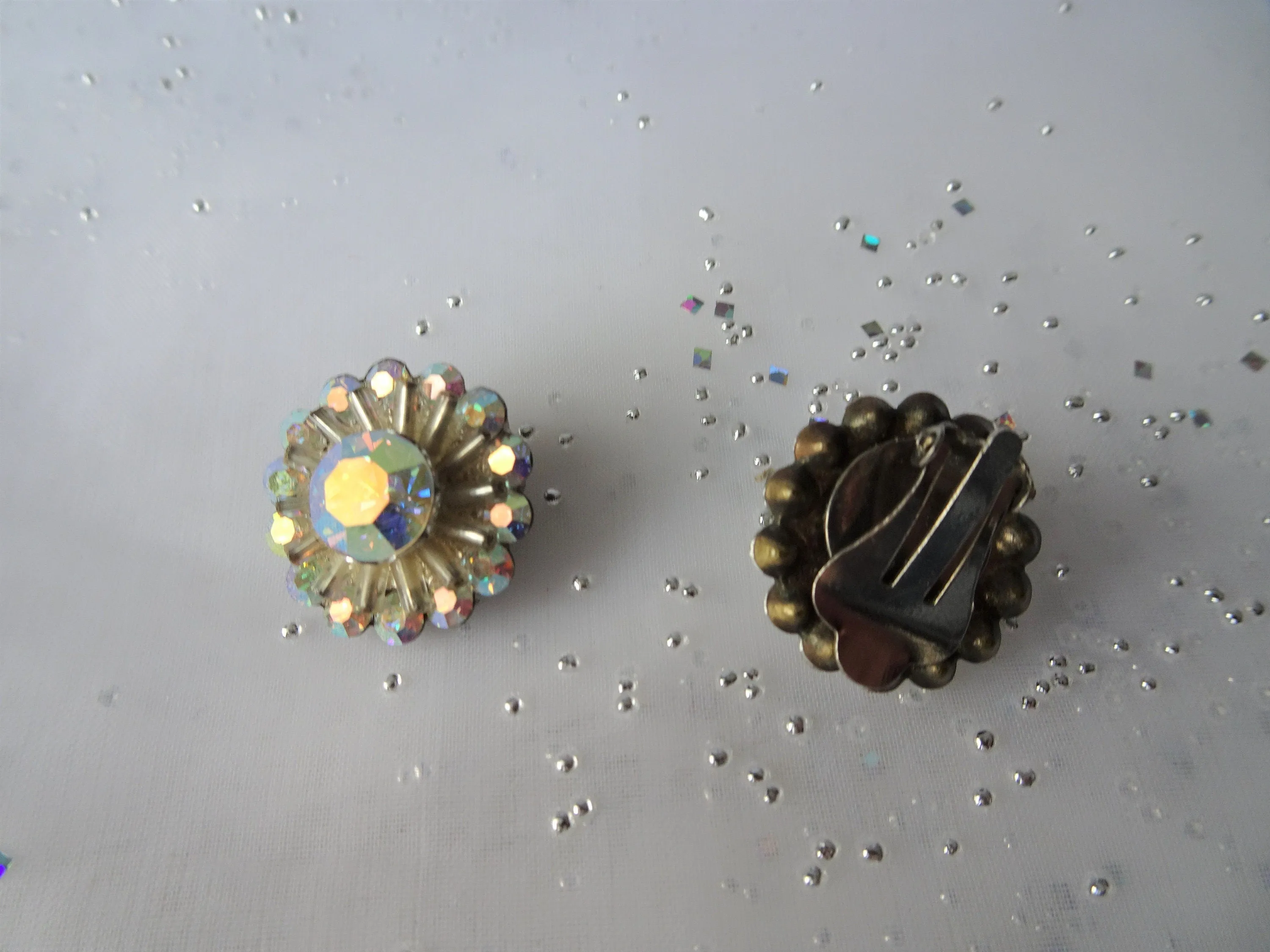DAZZLING Art Glass Earrings,Mirror Like Sparkling Aurora Borealis Rhinestones,1950s Clip On Earrings,Mid Century,Collectible Vintage Jewelry